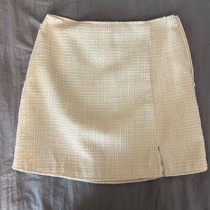 Nude and white mini skirt with slit